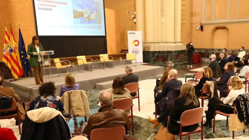 La Consejera de Sanidad del GA inaugurando la jornada "El futuro de la Atención Primaria y Comunitaria en Aragón"