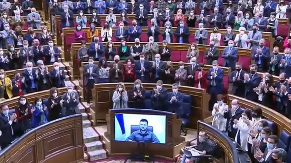 Tras la intervención de Volodímir Zelenski todo el Congreso aplaudió la palabras del presidente ucraniano.