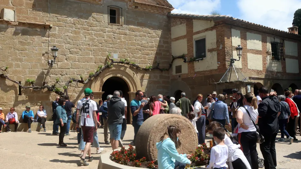 Asistentes a la jornada romera en la ermita de El Viñedo, este domingo.