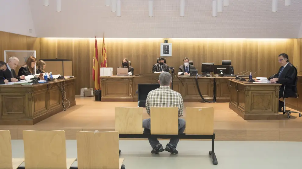 El exguardia acusado de los abusos a menores este miércoles, en la vista en la Audiencia Provincial de Huesca.