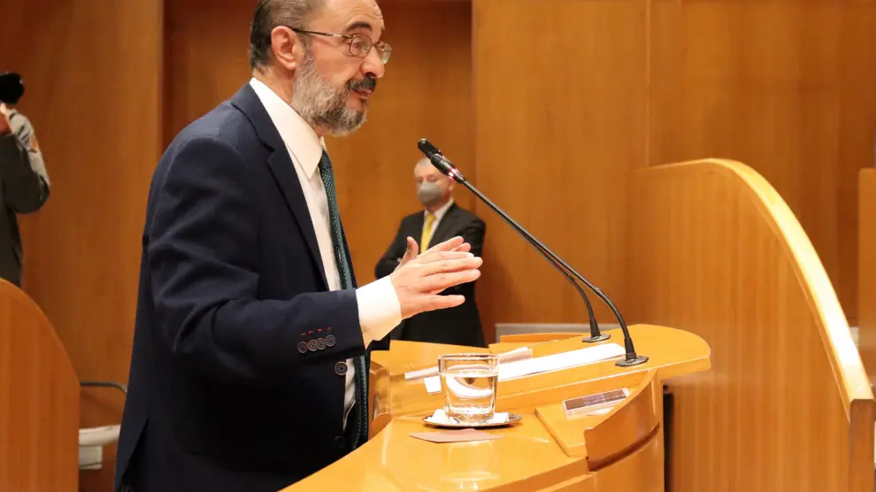 El presidente del Gobierno aragonés, Javier Lambán, este jueves en el pleno de las Cortes