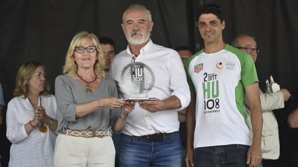 Premio de los organizadores a Juan Carlos Nájera, director de la Orbea Monegros