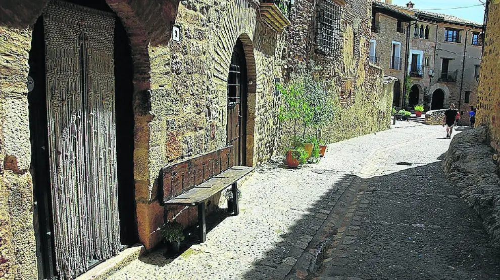 Alquézar, en la imagen, es uno de los Pueblos Más Bonitos de España junto a Ansó, Aínsa y Roda de Isábena, en el Alto Aragón.