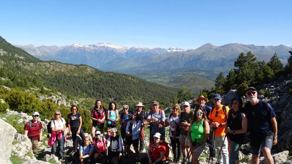 Foto de familia de los participantes en la excursión por Ribagorza.