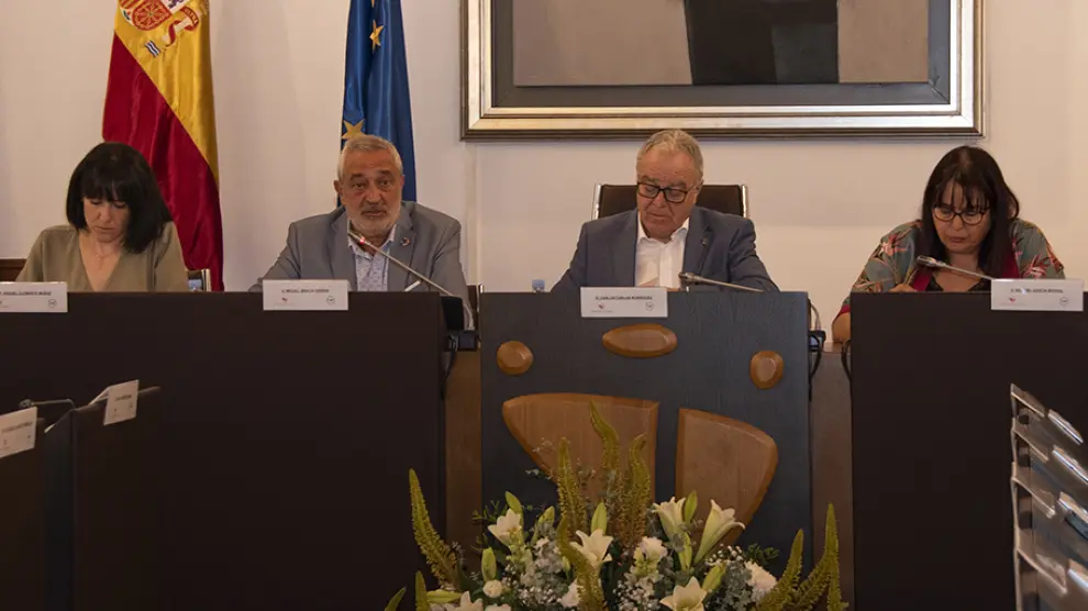 Foto de la reunión de la comisión FEMP en Cáceres con el presidente de Cáceres y la Consejera de Extremadura