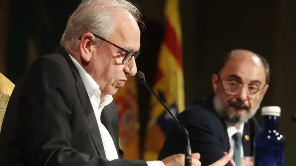 Alfonso Guerra y Javier Lambán, este miércoles en el acto de la Fundación María Domínguez.