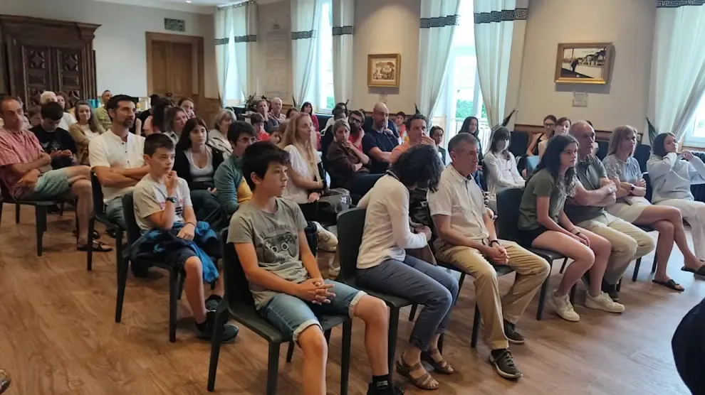 Este sábado tuvo lugar en el Ayuntamiento de Oloron el acto de conocimiento por parte de los jóvenes y sus familias