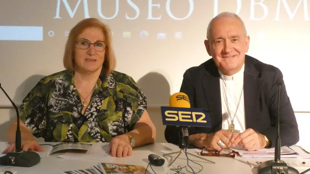 Ángel Pérez y Amparo Tierz en la presentación de la memoria de Cáritas Diocesana de Barbastro-Monzón.