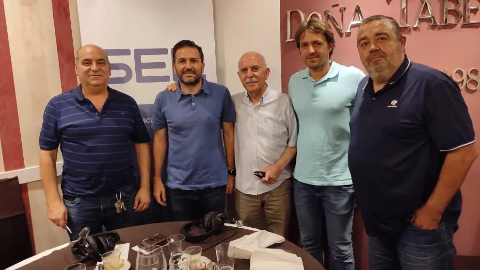 Luis Abadías, Sergio Gracia, Alberto Larraz, Josete Ortas y Eduardo Orduna, el jueves en Doña Taberna.