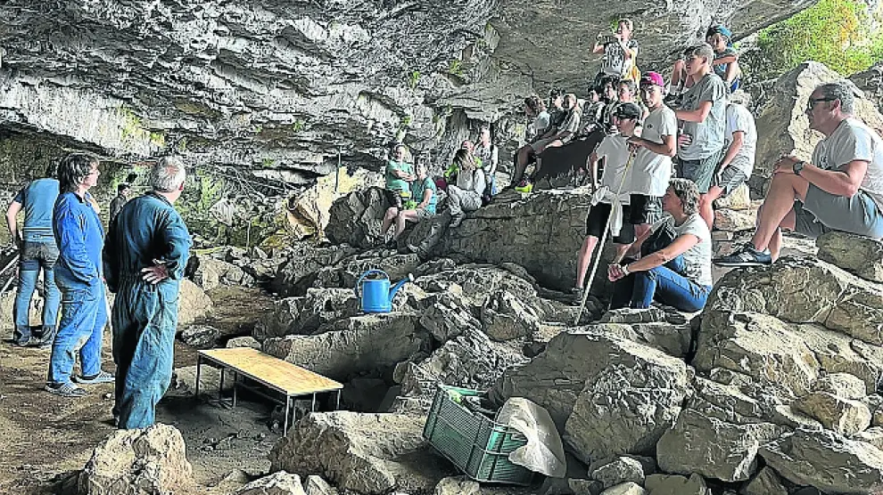 Jornadas de excavación en el yacimiento de Coro Trasito, en la ladera sur de la sierra de Tucas.