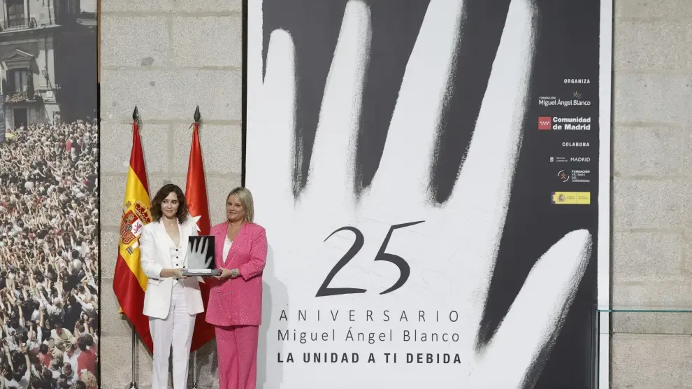 Isabel Díaz Ayuso y Mari Mar Blanco en el acto de homenaje celebrado en Madrid.
