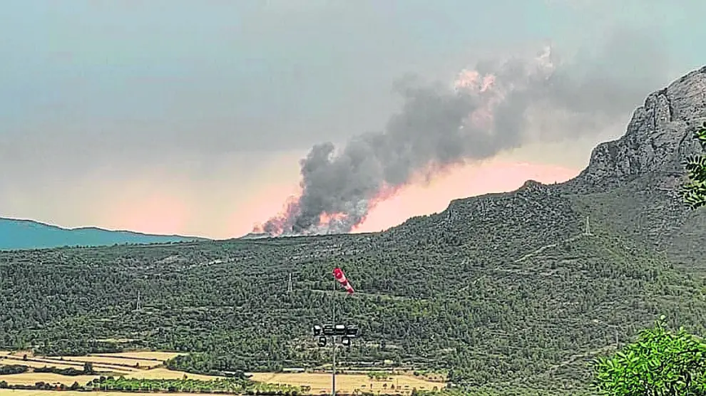 Imagen del incendio que afectó al monte de Agüero.