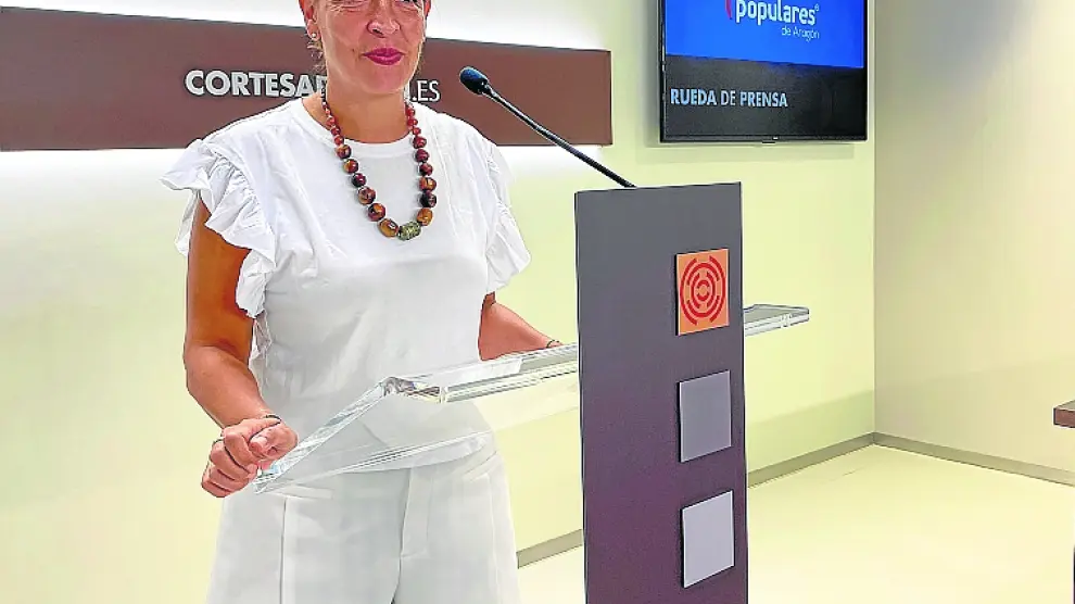 Carmen Susín, ayer ante los medios en las Cortes de Aragón