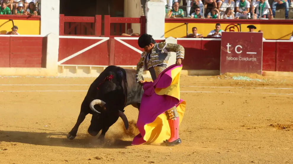 Joselito Adame triunfa con un gran toro en el bazar de Bañuelos.