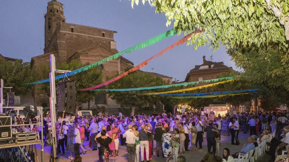 Baile popular en las últimas fiestas de Albelda, en 2019.