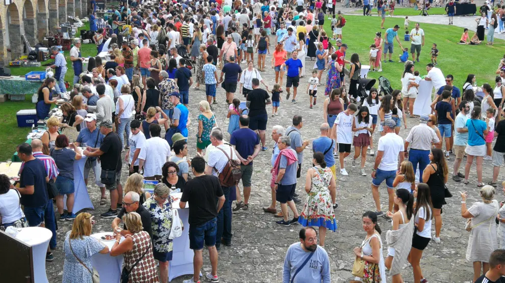 Cientos de personas visitaron la feria instalada en el patio de armas de la Ciudadela.