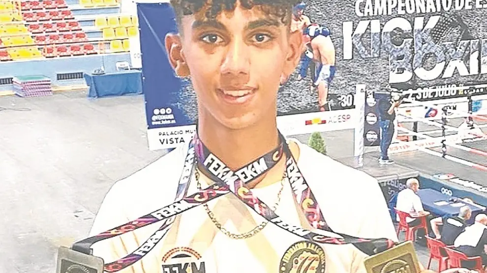 Mohamed Amine El Hamdani, con el oro y la plata del Campeonato de España.