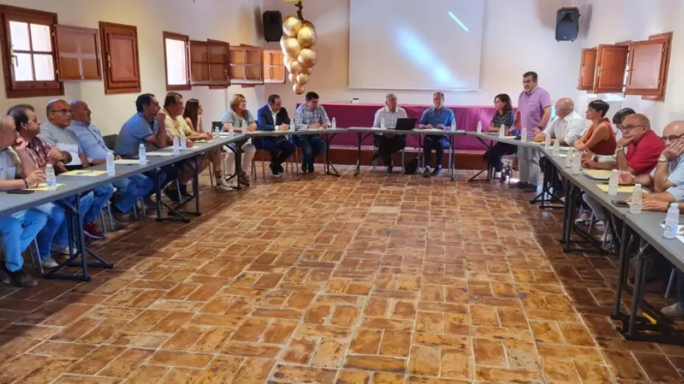 Olona y Sánchez Quero se reúnen con los alcaldes de los municipios afectados por el incendio de Añón.