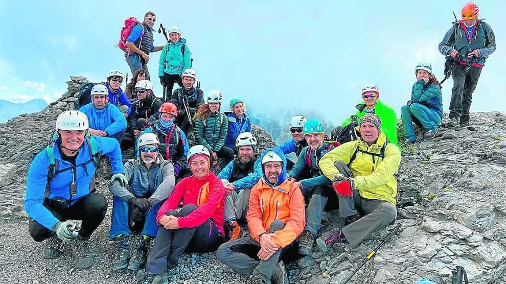 La expedición del Club Excursionista Peña Guara hace cima en Casco de Marboré.