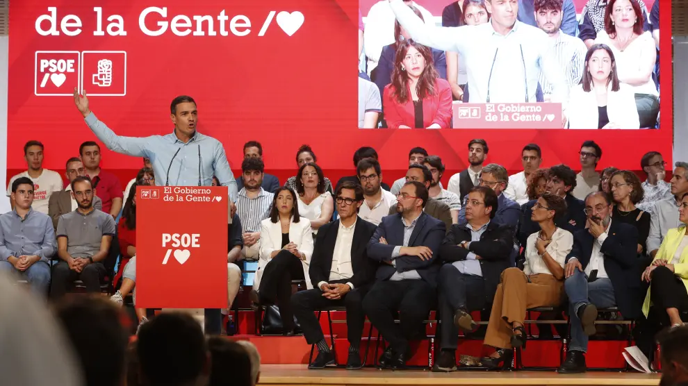 Pedro Sánchez ha estado respaldado por líderes regionales del PSOE.