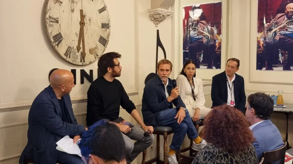 Directores que han rodado en Aragón participaron en una mesa redonda.