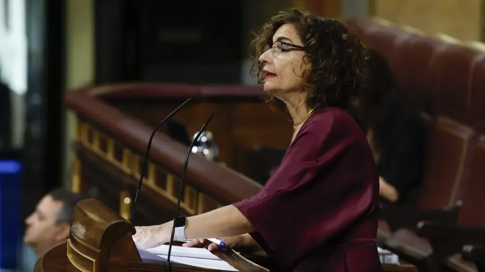 María Jesús Montero, ministra de Hacienda, durante su intervención en la sesión de la Cámara Baja ayer.