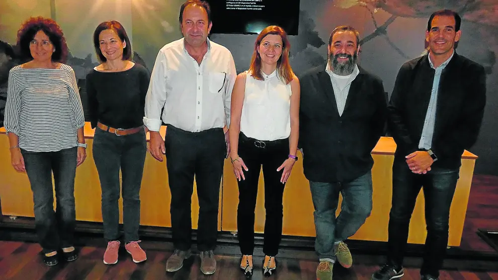 Nuria Gil, Paloma Fábregas, Mariano Altemir, Pilar Abad, Carlos Domínguez y Daniel Gracia.