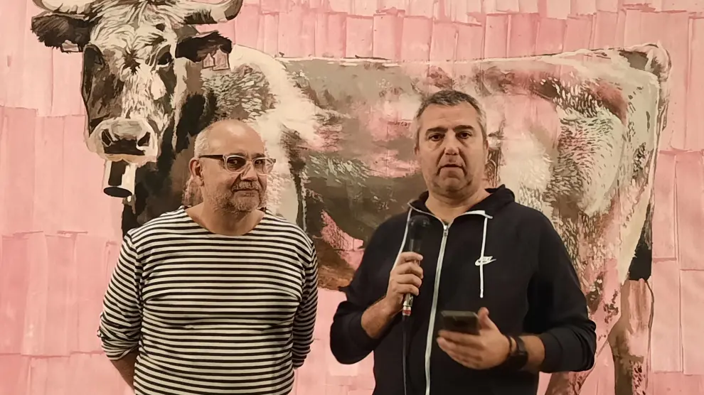 El comisario de la muestra, Rafael Romero y el concejal Julián del Castillo.