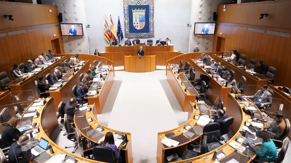 Sesión plenaria en las Cortes de Aragón.