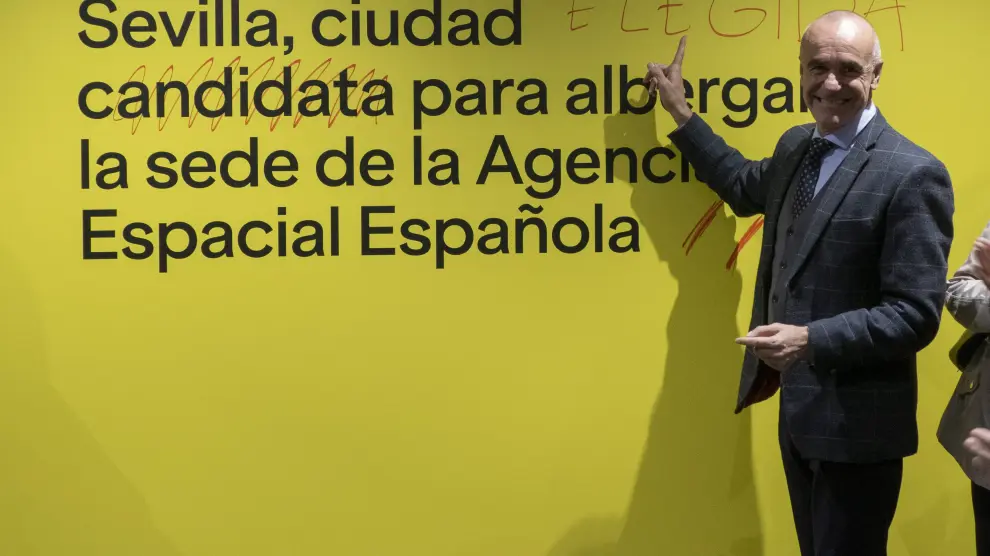El alcalde de Sevilla celebra la elección de la ciudad como sede de la Agencia Espacial Española.