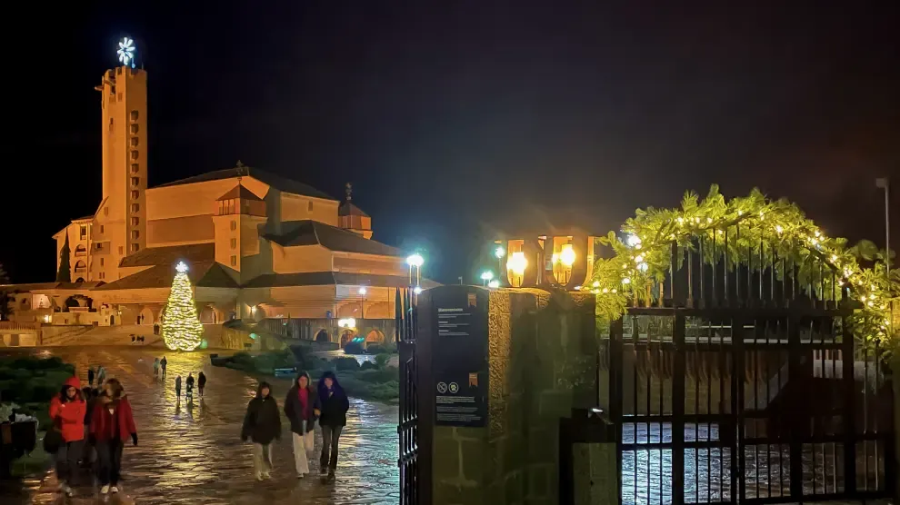 Iluminación navideña del Santuario de Torreciudad.