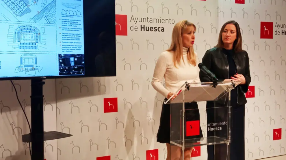 La concejala de Fondos Europeos, Cristina de la Hera, y la de Urbanismo, María Rodrigo, durante la rueda de prensa.