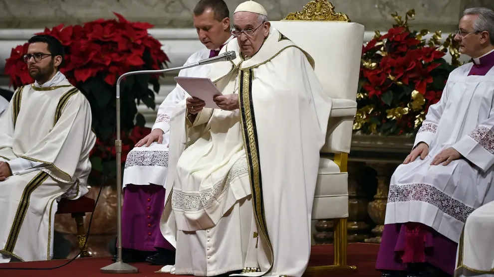 El Papa Francisco, presidiendo la misa de Nochebuena.