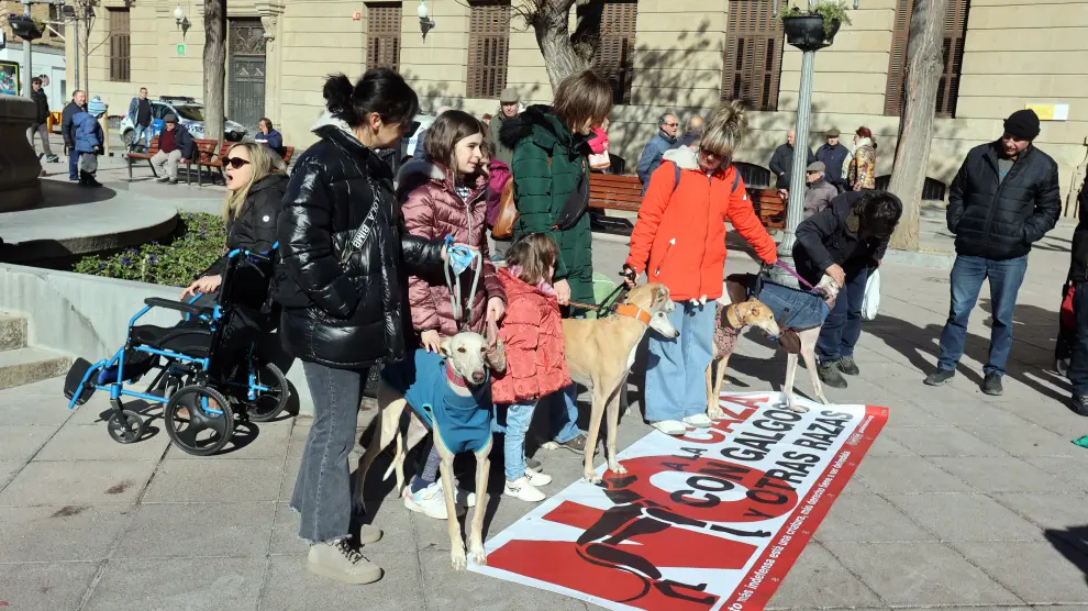 Concentración en Huesca para pedir el fin de la caza con perros