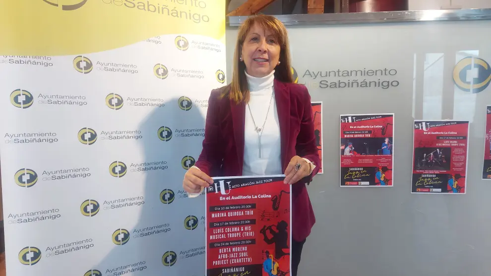 La alcaldesa y concejala de Cultura, Berta Fernández, presentó el ciclo Jazz en La Colina.
