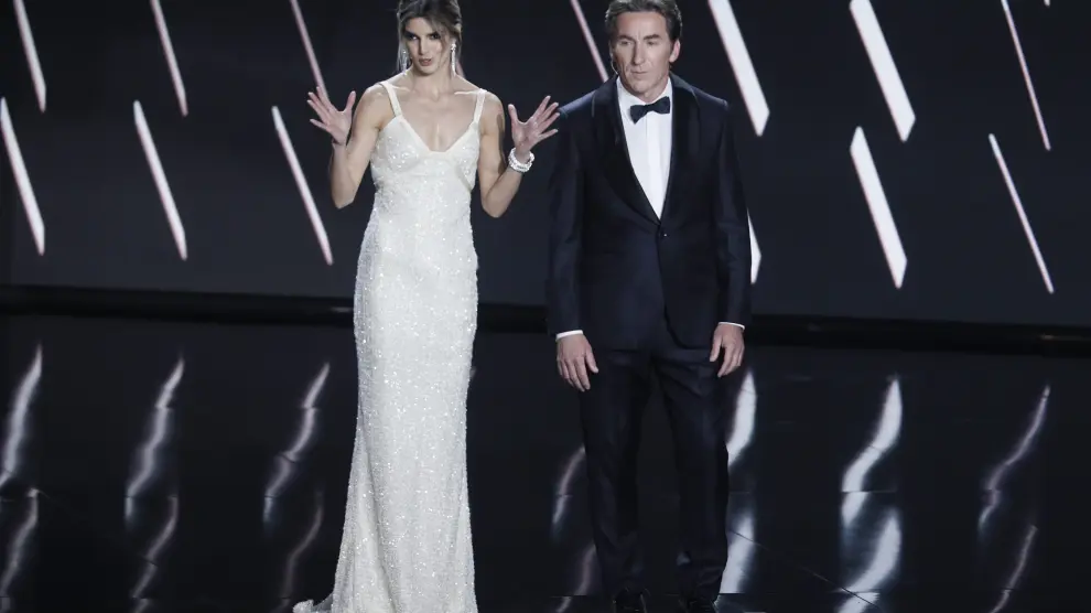 Los actores Clara Lago y Antonio de la Torre durante la gala de la XXXVII edición de los Premios Goya .