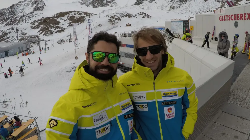 Miguel Galindo y Jon Santacana, en diciembre de 2016 en el glaciar Pitztal (Austria).