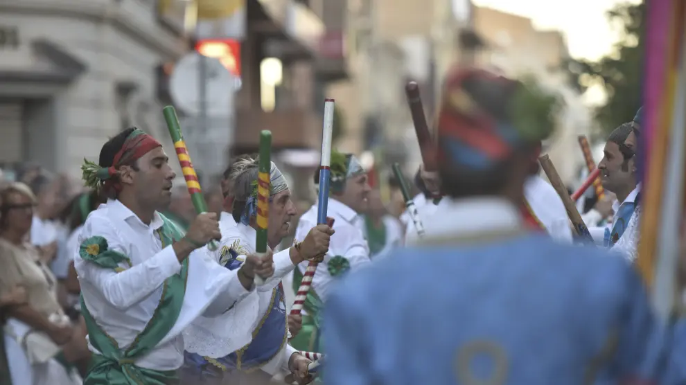 Imagen de archivo de la agrupación de Danzantes actuando durante las fiestas de San Lorenzo.