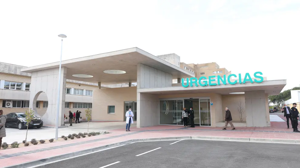 El hospital cuenta con un nuevo edificio adosado a las actuales urgencias y paralelo al de consultas externas.