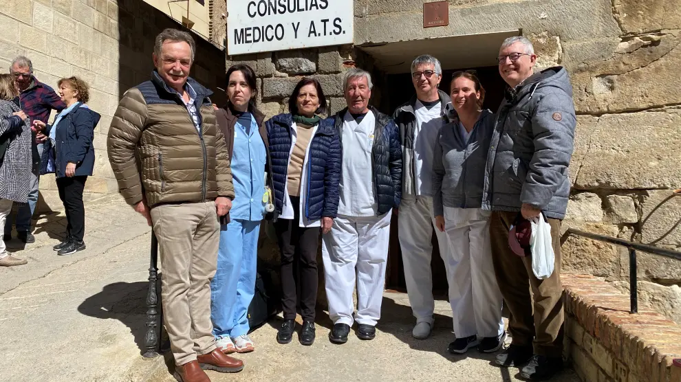 El doctor Esteban Sanmartín cerró este martes 15 de marzo por última vez la puerta del consultorio médico de Fonz tras 47 años de profesión.