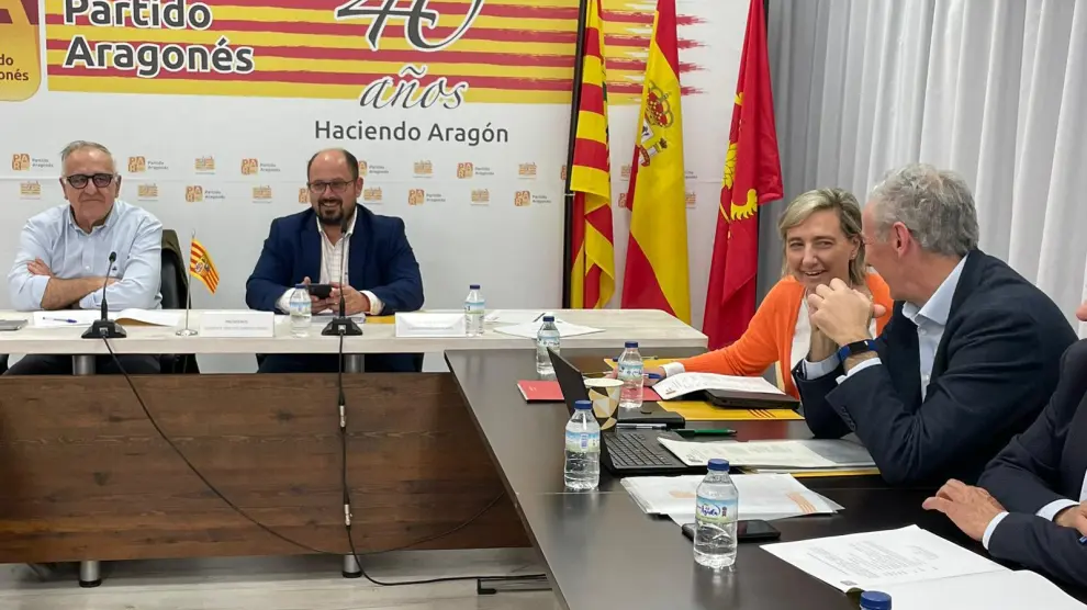 Sánchez-Garnica, izquierda junto al resto de integrante de la Ejecutiva, en la reunión de ayer.