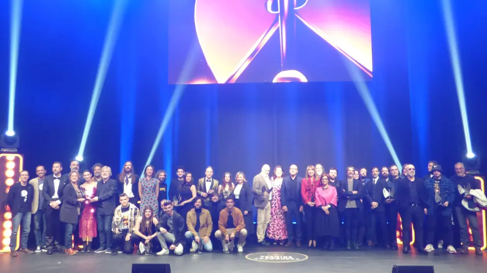 Foto de familia de todos los galardonados en los 24º Premios de la Música Aragonesa.