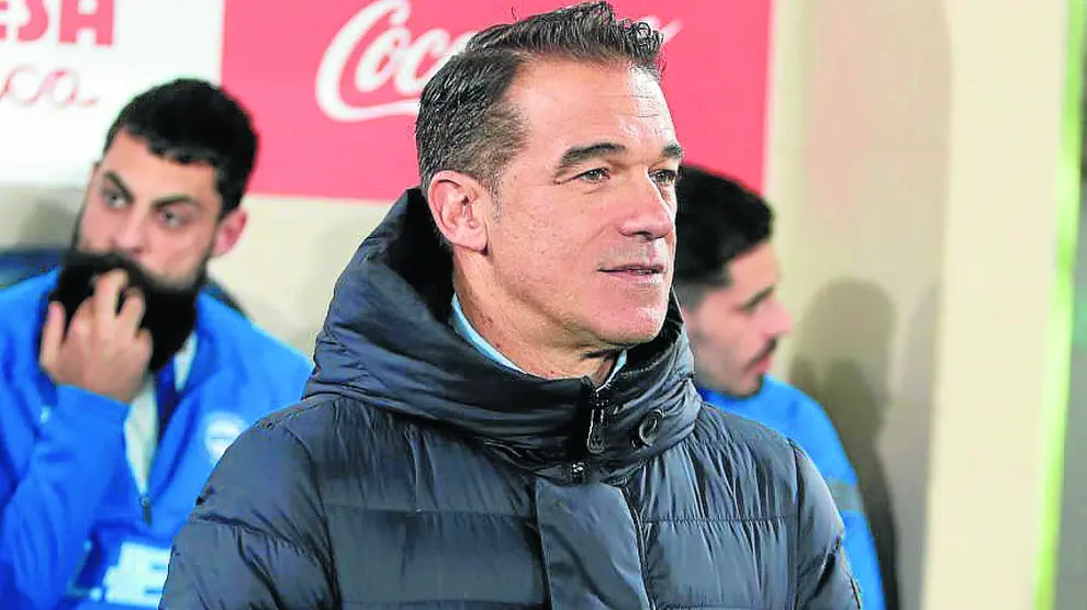 Luis García Plaza, entrenador del Deportivo Alavés, durante un partido de liga.