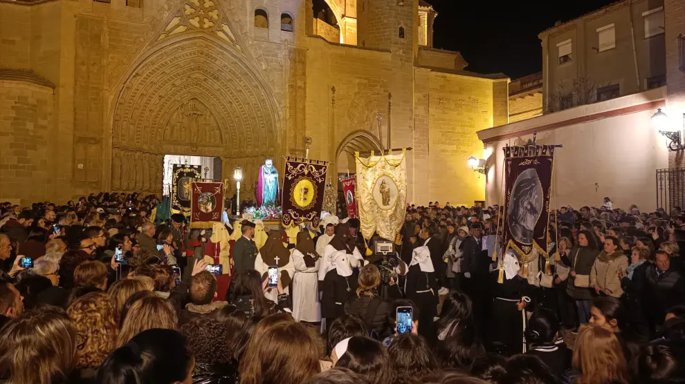 La Cofradía del Cristo de los Gitanos recorrió la noche del domingo las calles del casco antiguo.