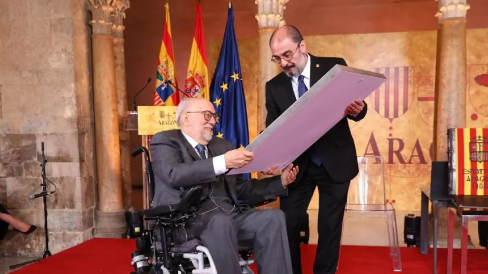 Entrega del Premio Aragón 2022 a los fundadores del periódico ‘Andalán’.