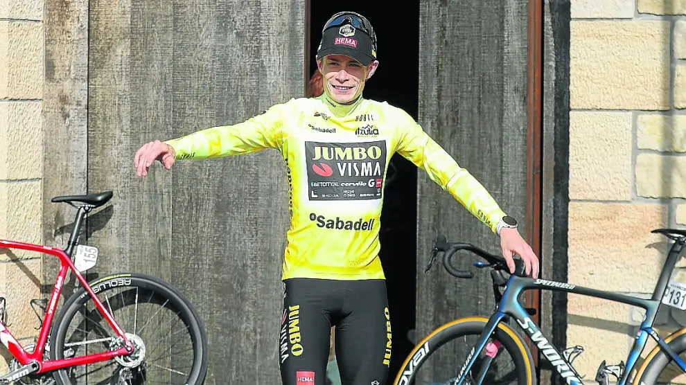 Jonas Vingegaard se vistió de amarillo en la vuelta al País Vasco.