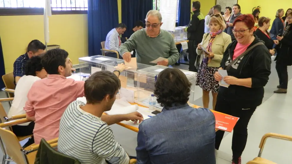 Electores jaqueses votando a su Ayuntamiento en los comicios municipales de hace cuatro años.