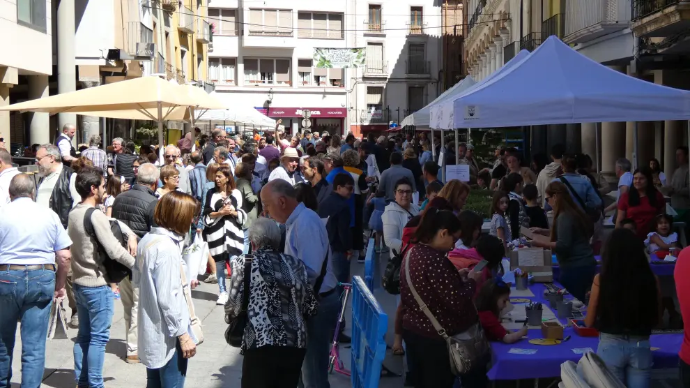 Ambiente que presentaba este domingo la plaza del Mercado, durante la celebración de la Fiesta del Plantero.
