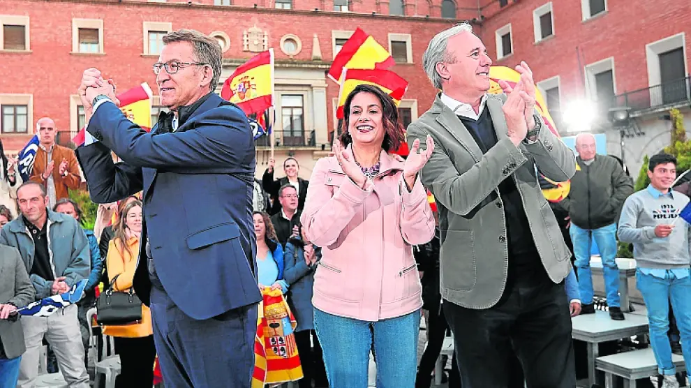 Alberto Nuñez Feijoo, Emma Buj y Jorge Azcón, en el acto de ayer por la tarde en Teruel.