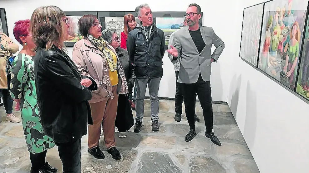 Alfredo Gavín realizó una visita guiada a la exposición.